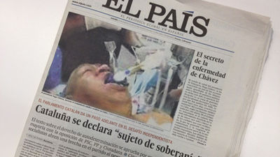 "El País" pide disculpas por publicar la foto falsa  de Hugo Chávez entubado en una cama de hospital