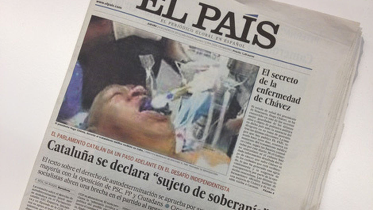 "El País" pide disculpas por publicar la foto falsa  de Hugo Chávez entubado en una cama de hospital
