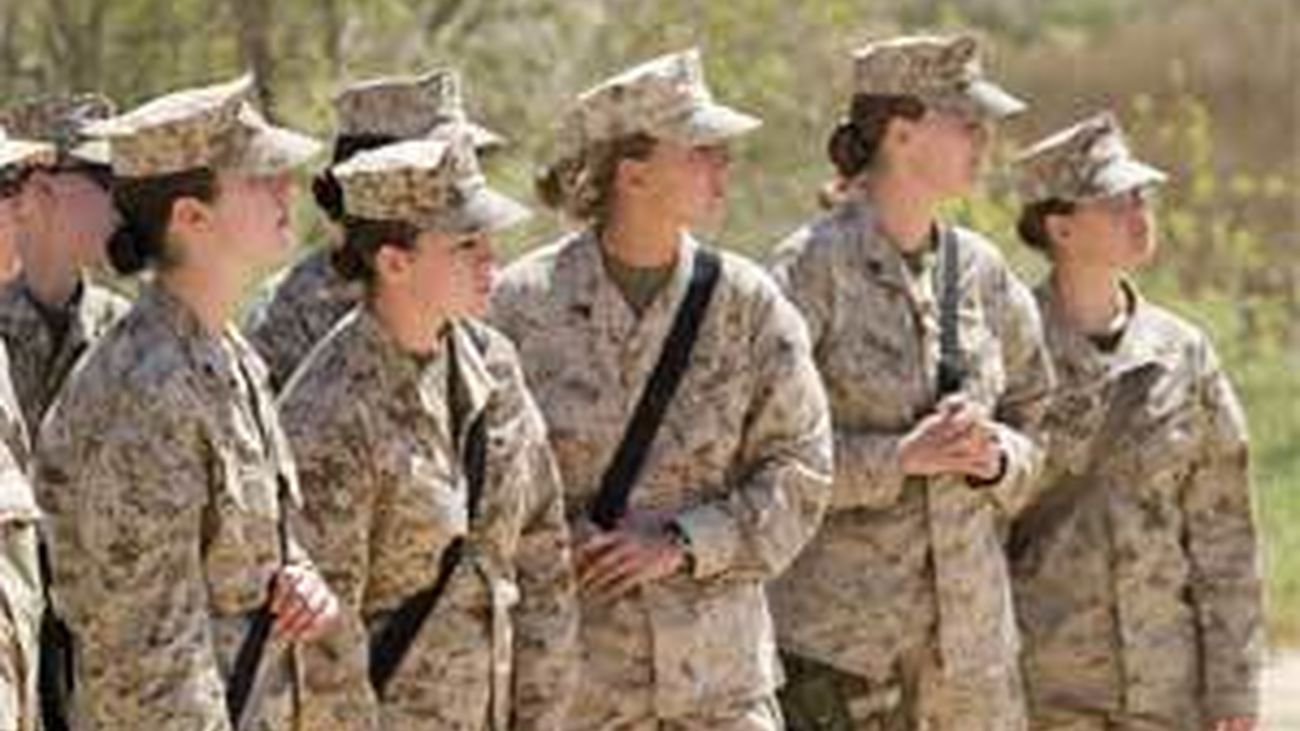 El Pentágono levanta la prohibición de que las mujeres sirvan en combate