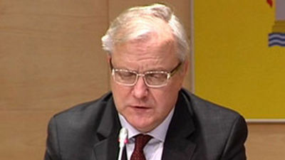Rehn insinúa que Bruselas podría revisar la meta de déficit de España