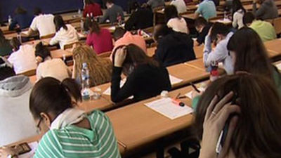 Más de 13.600 médicos se examinan en busca de una  de las 6.389 plazas MIR