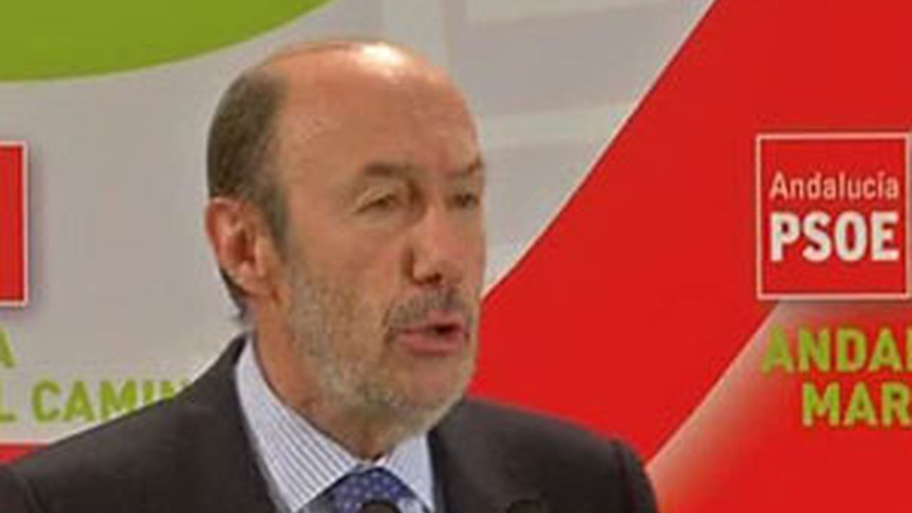 Rubalcaba: Rajoy ha ido a Berlín y le ha acompañado su sombra, Bárcenas