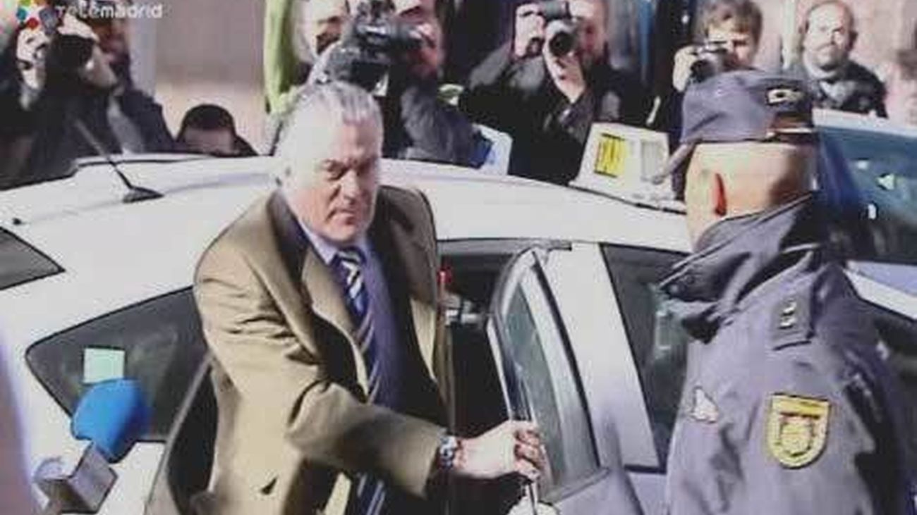 Bárcenas declara como imputado entre gritos de "chorizo"