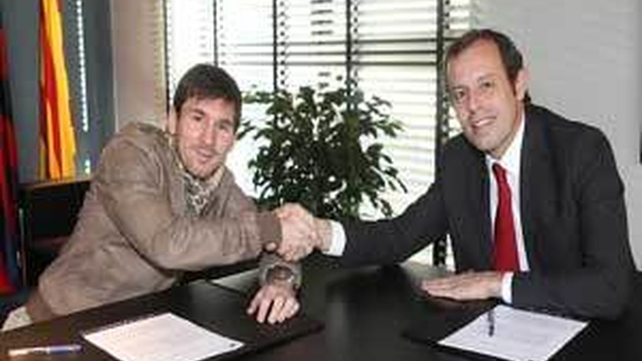 Messi renueva con el Barça hasta el 2018