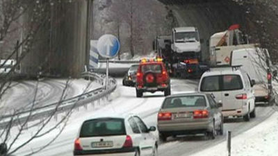El temporal, que empeorará este viernes, cierra puertos y colegios y ocasiona aludes