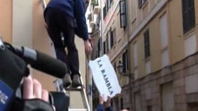 Comienzan a retirar las placas de los Duques de Palma de la Rambla