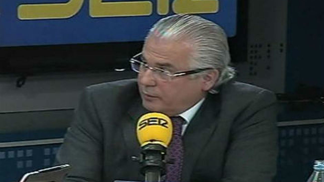Garzón pide que el juez asuma la investigación para poder registrar el domicilio de Bárcenas
