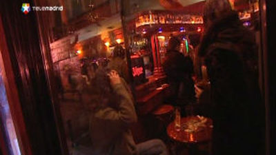 La venta de alcohol en la calle, la ley antitabaco y las sanciones afectan al sector