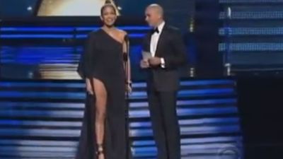 Rihanna y Jennifer López caldean la alfombra roja de los Grammy