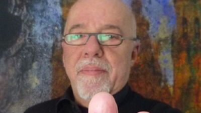 Elton John lanza la campaña #LoveistheBlood contra el sida por San Valentín