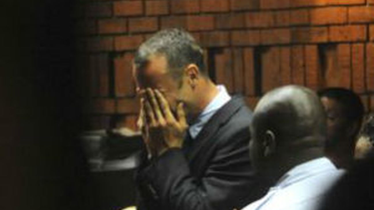 Pistorius llora ante el juez