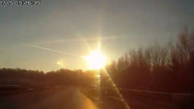 El meteorito de Cheliabinsk (Rusia) chocó con  un objeto celeste o pasó muy cerca del Sol