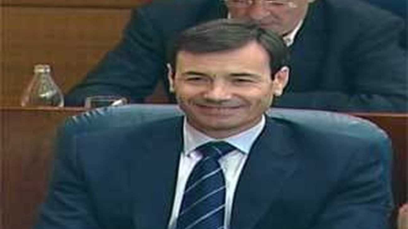 González se querellará contra Gómez por  acusarle de las muertes en la sanidad pública