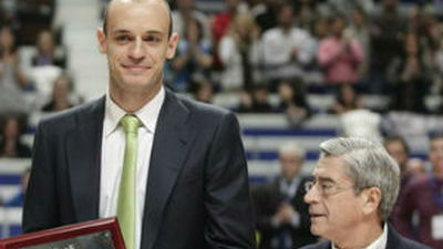 Estudiantes homenaje a su gran capitán