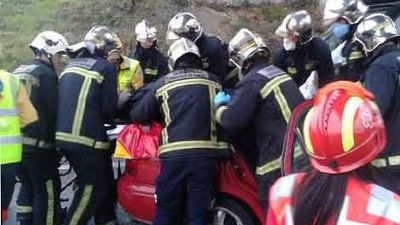 Un herido grave y cuatro leves en una colisión  entre dos vehículos en el kilómetro 15 de la A-2