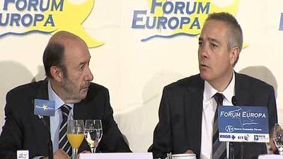 El PSC insiste en pedir la abdicación del Rey y confía en que convencerá a Rubalcaba