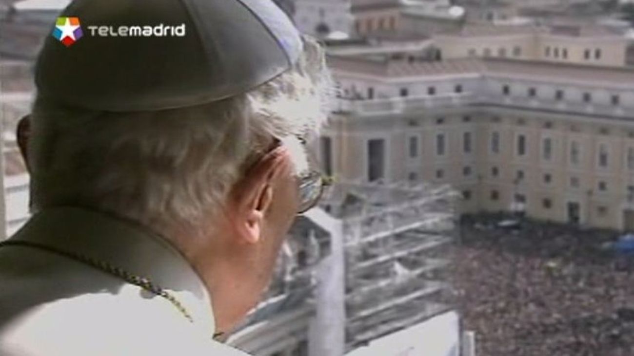 El Papa subraya que no abandona la Iglesia  y continuará sirviéndola "con el mismo amor"