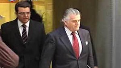El juez prohíbe a Bárcenas salir de España y le obliga a comparecer cada 15 días