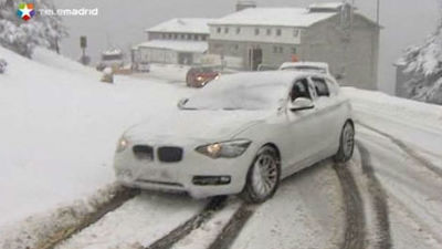 Emergencias 112 eleva el nivel de alerta por la nieve que afecta a varias carreteras