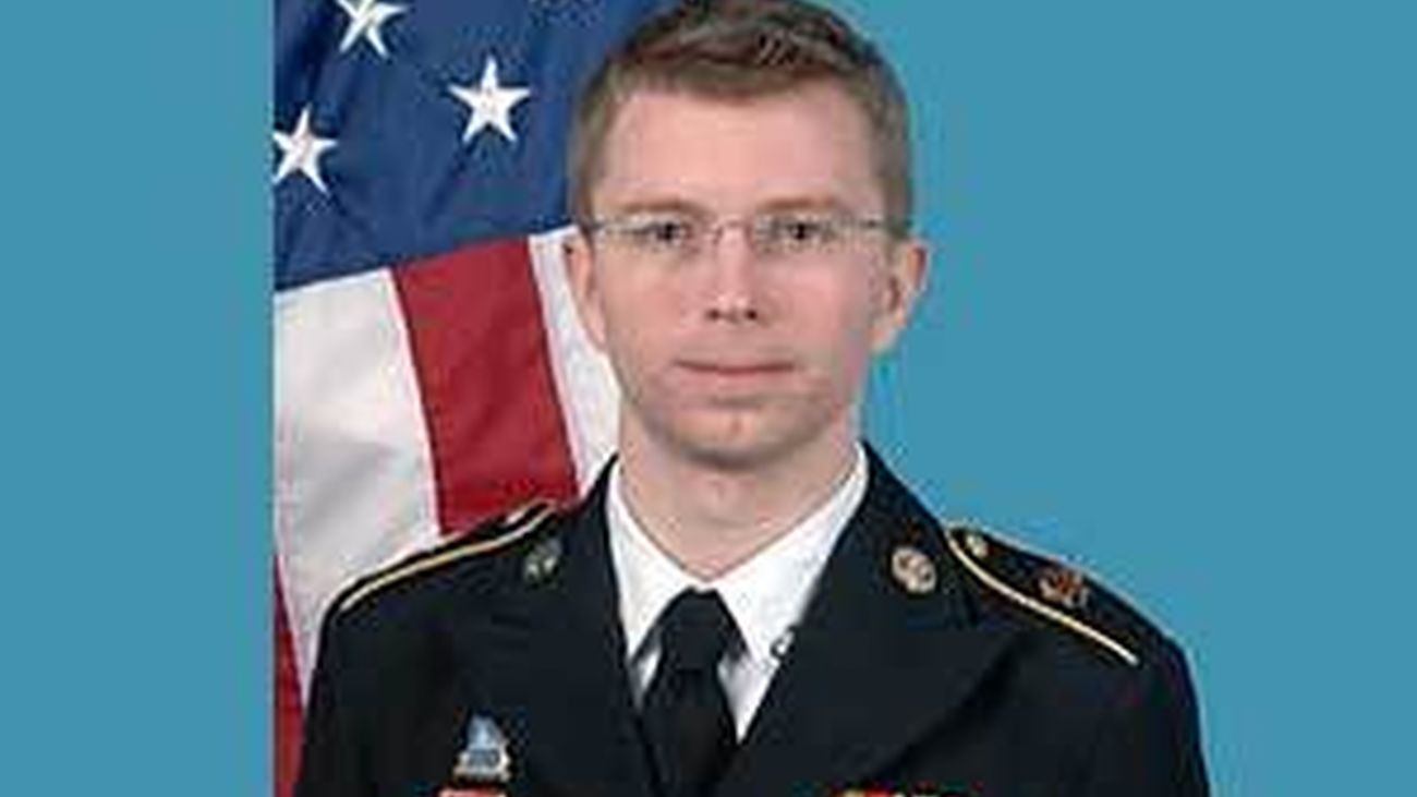El soldado Manning dice que filtró datos a Wikileaks para mostrar abusos militares