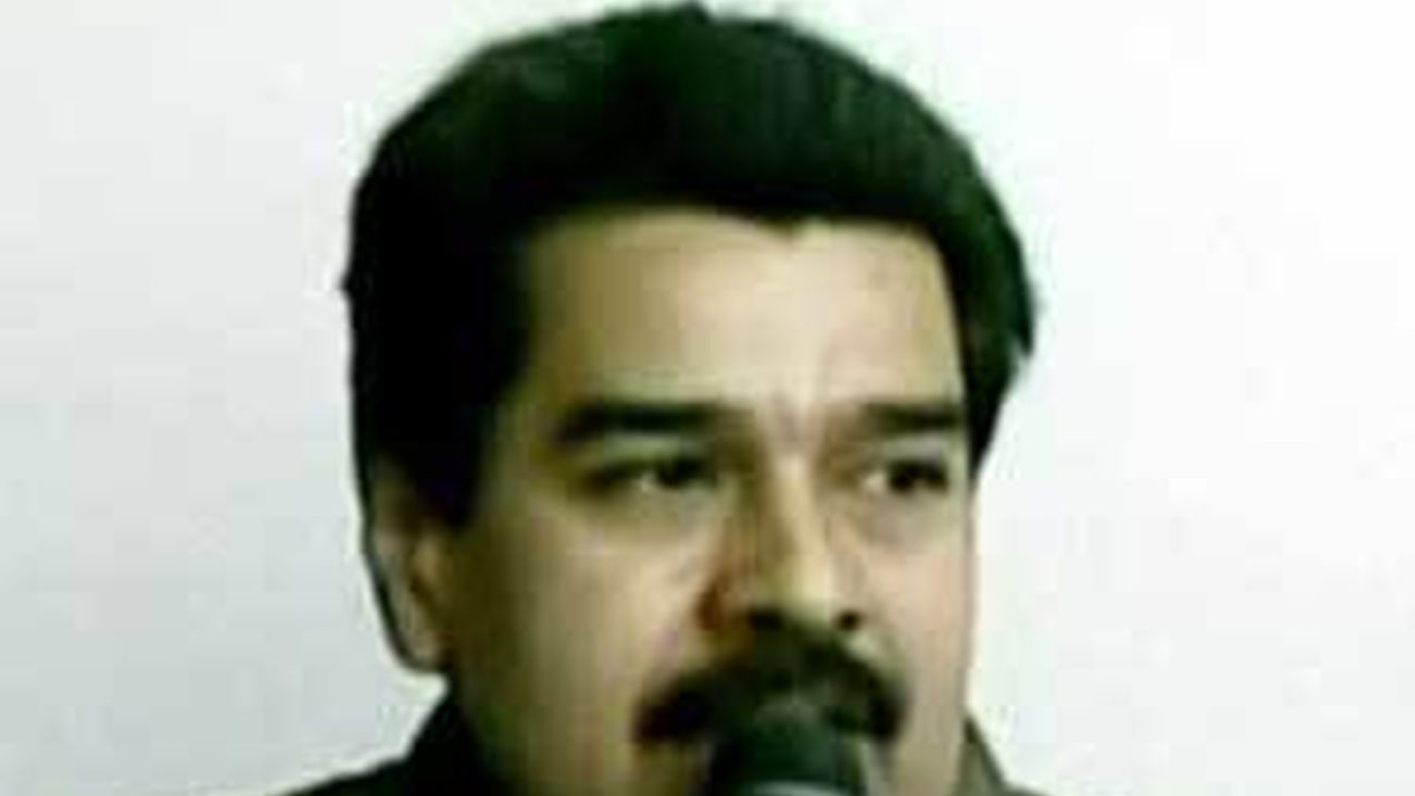 Maduro reclama que cesen "el ataque y los rumores" sobre Chávez