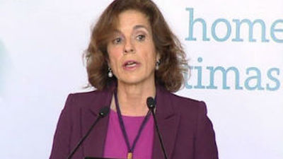 Botella pide la derrota del terror "sin atajos" al presentar un homenaje a las víctimas