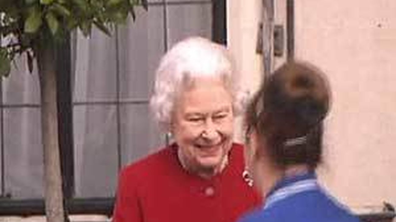 La reina Isabel II, dada de alta tras una noche hospitalizada