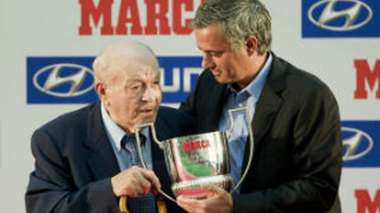 Di Stéfano: "La prensa quiere echar a Mourinho"