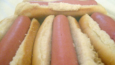 Comer carne procesada aumenta el riesgo de morir antes, revela un estudio