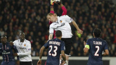 El Valencia asusta al PSG, pero cae