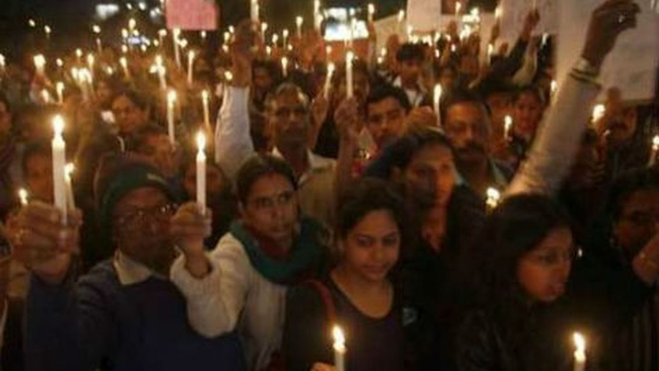 Aparece muerto en su celda el cabecilla de violación que indignó a la India