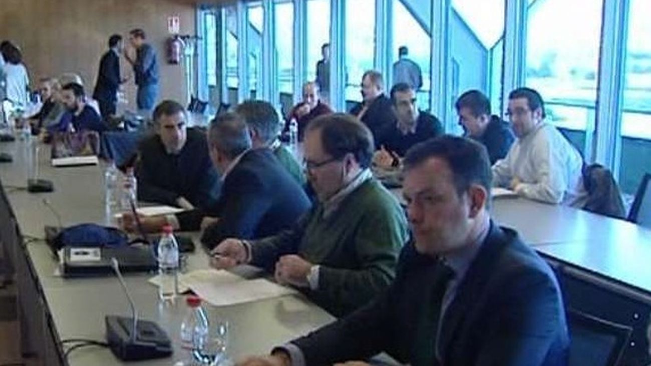 Los sindicatos de Iberia aplazan al miércoles un posible acuerdo