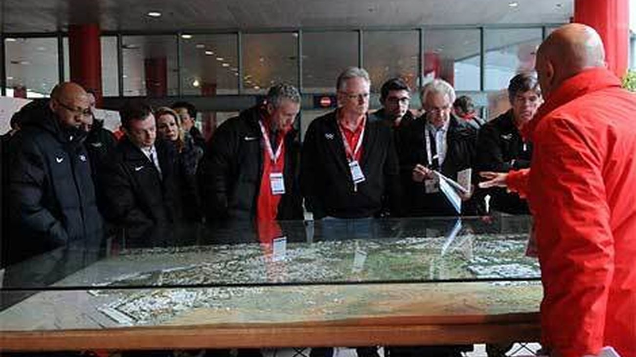 Madrid 2020 presume de base social y económica y enseña el anillo olímpico