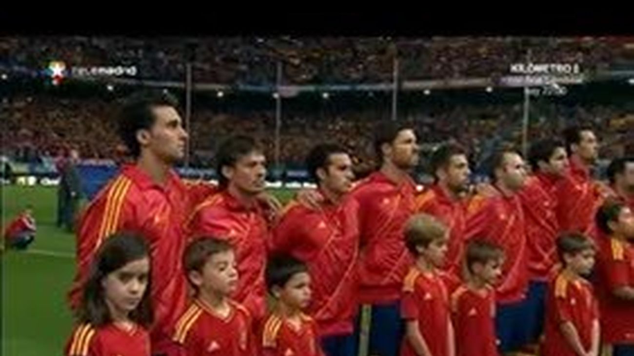 España se concentra sin su capitán, Casillas, y pendiente de Xavi