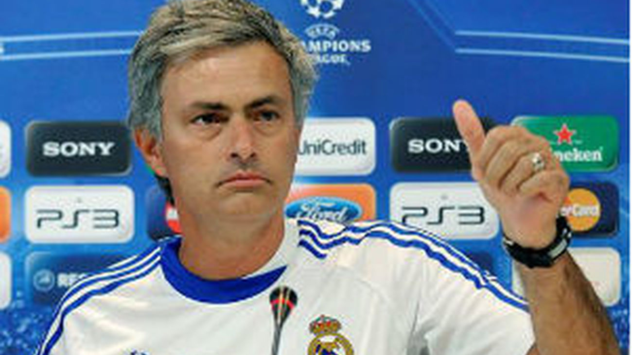 Mou: "No tengo nada con nadie, seguiré en el Real Madrid"