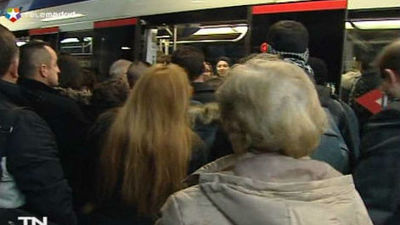 Metro cifra en un 53% el seguimiento de los paros y los sindicatos, casi  en el 100%