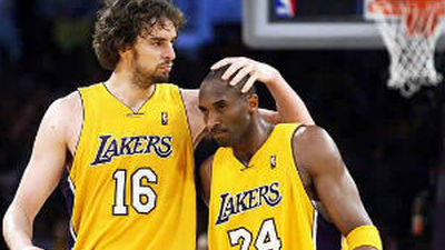Bryant, 47 puntos, y Gasol, 23, mantienen a los Lakers en los playoffs