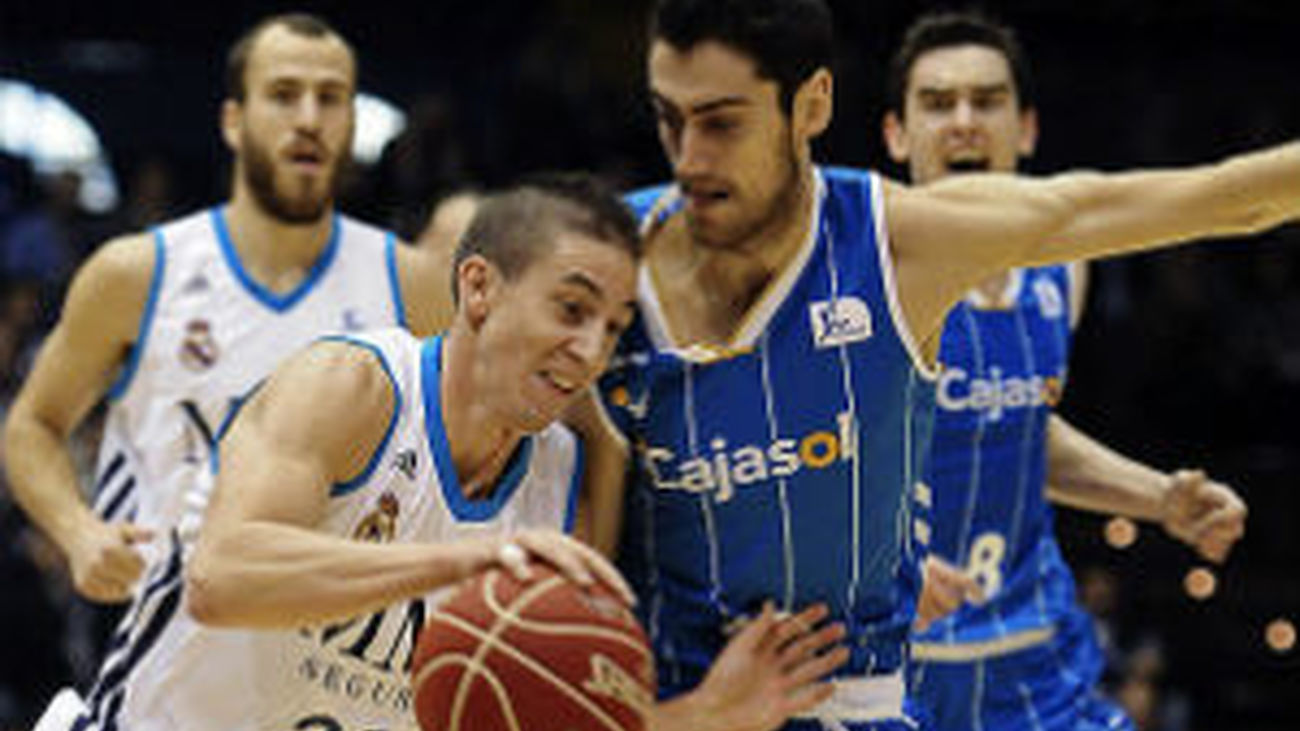 El Real Madrid aprovecha la derrota del Caja Laboral para ser más líder