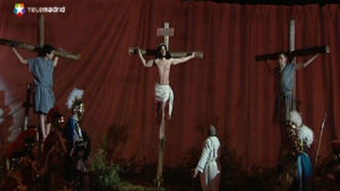 250 vecinos representan La Pasión de Cristo en Carabaña
