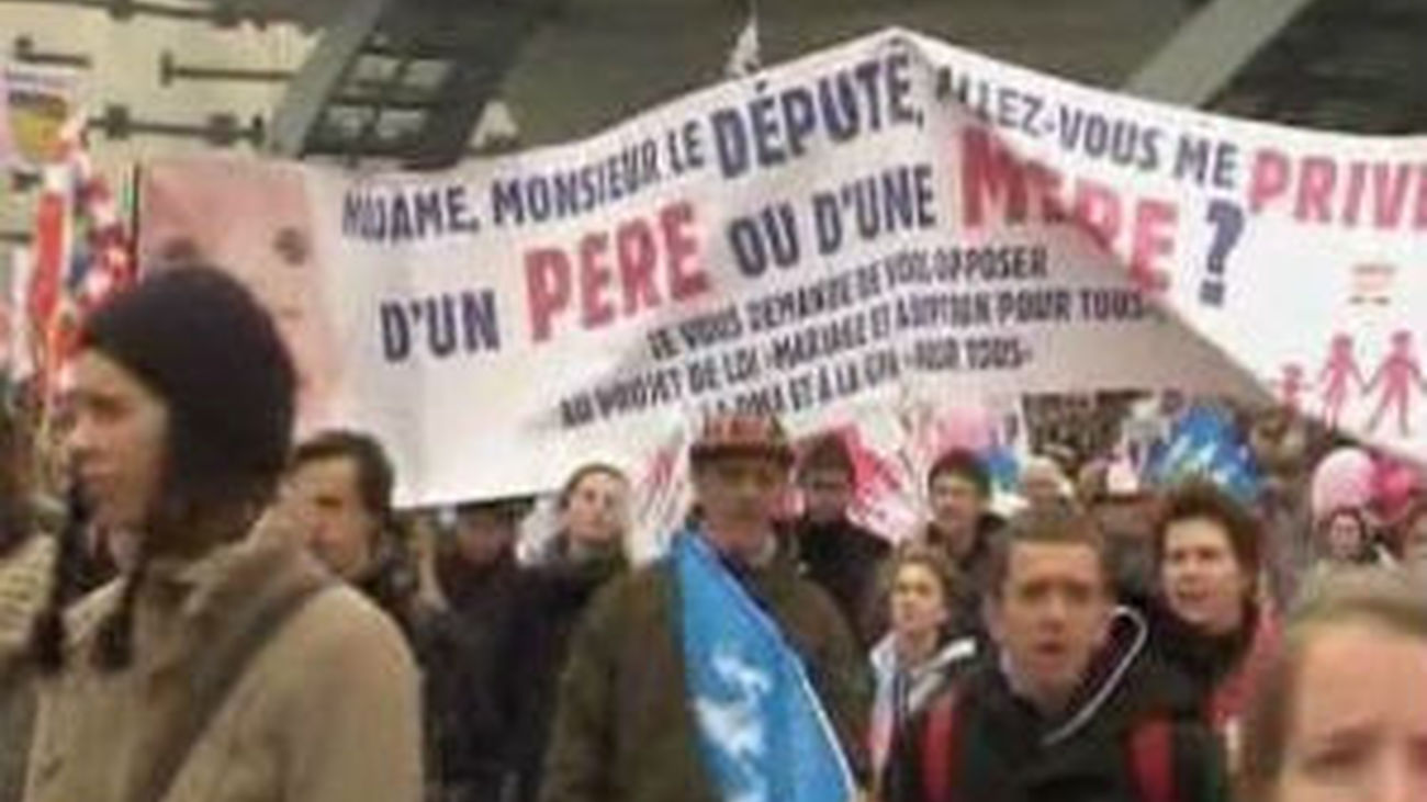 Los opositores al matrimonio homosexual vuelven a manifestarse en París