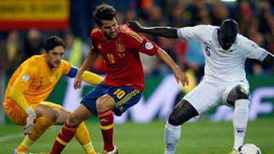 España se juega el billete mundialista en París