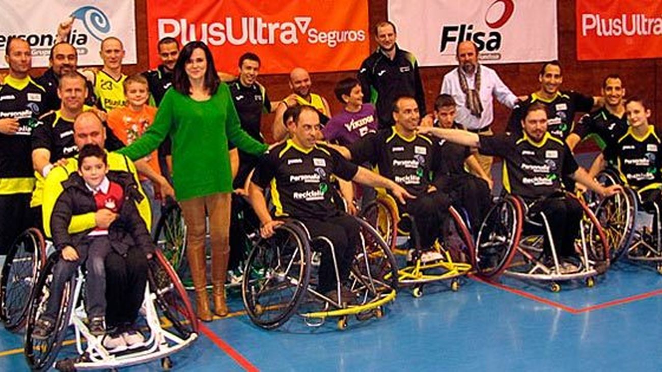 Los jugadores del Fundosa Once, campéon de liga de Baloncesto en Silla de Ruedas 2012/2013