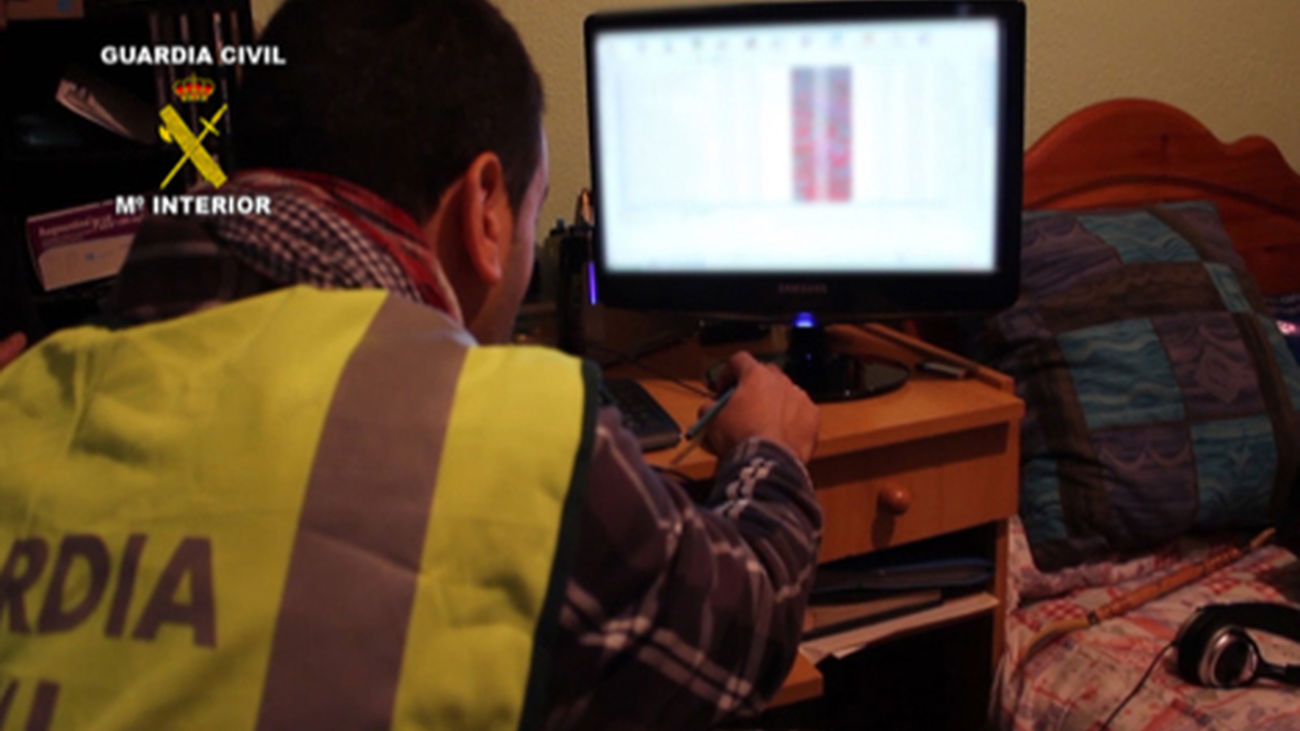 Diez detenidos, la mitad menores, por difundir pornografía infantil en la red
