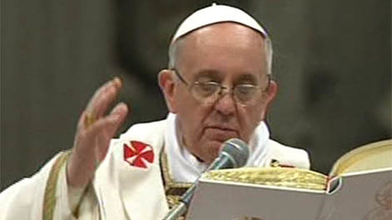 El Papa invita a los sacerdotes a superar  su crisis de identidad y a no ser simples gestores