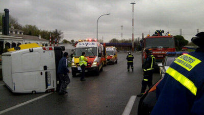 Un agente grave al arrollarle una furgoneta cuando atendía un accidente