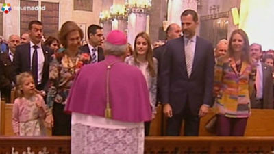 La Reina, los Príncipes y la Infanta Elena asisten a la misa del Domingo de Pascua