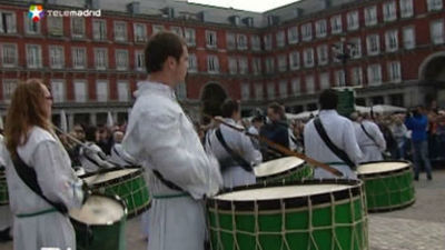 La Plaza Mayor retumba con la tamborrada