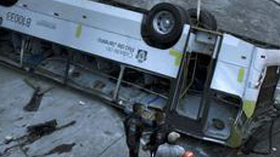Al menos siete muertos en Río tras caer un autobús desde un viaducto