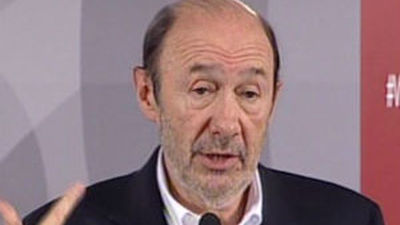 Rubalcaba pide a Rajoy que haga caso a Alemania y use más el rescate bancario