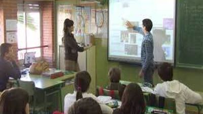 Todos los centros públicos de la región cuentan ya con, al menos, dos pizarras digitales